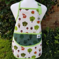 Woodlands Children's Gardening Apron (dark green) - Image 3