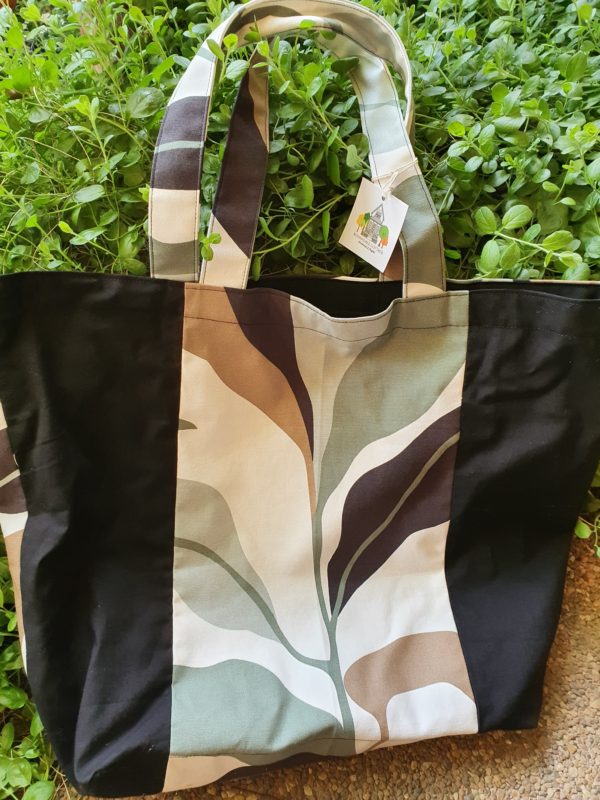 Black & Tan Leaf Eco Shopping Bag - Image 2