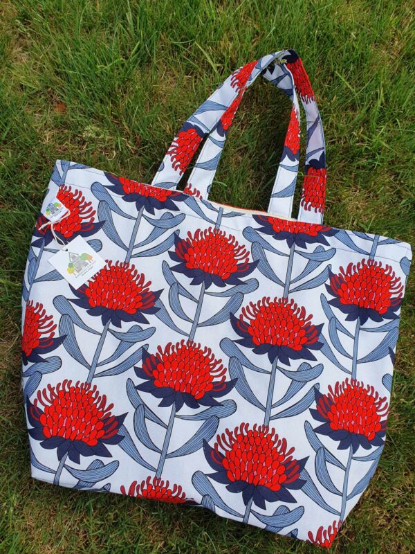 Waratah (Grey) Potting Apron - Image 2